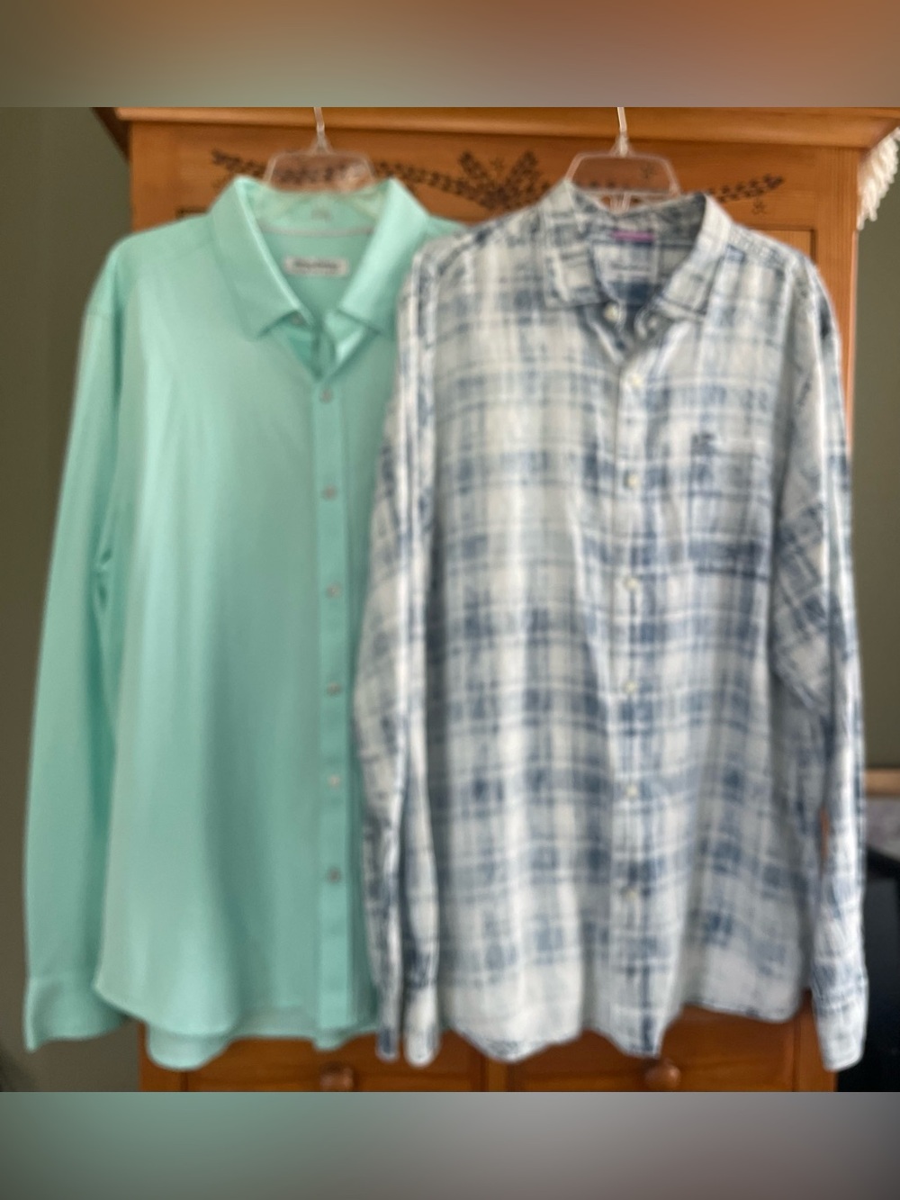 2 Men’s Tommy Bahama coastal beachwear golf resort XLT 100% LINEN & San Lucio